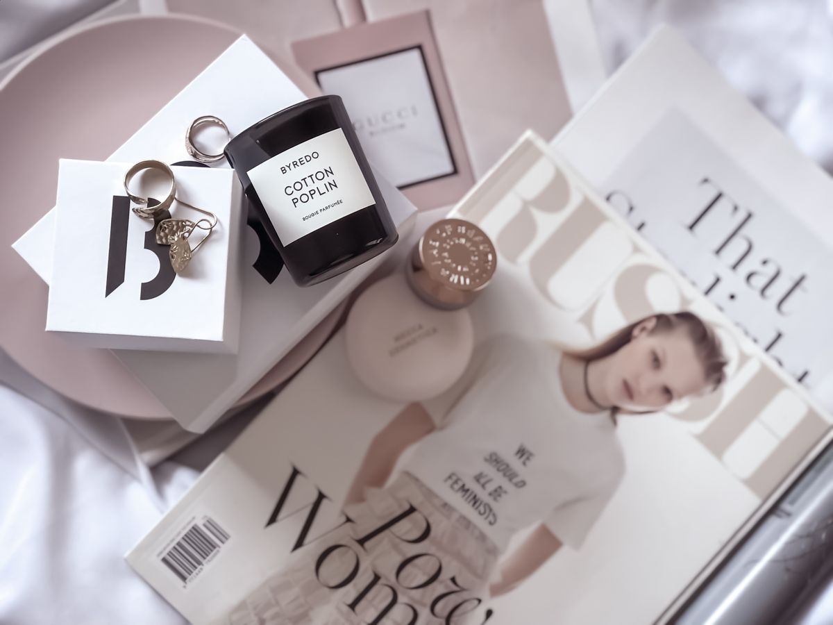 A flat lay of fashion magazines and accessories, a reminder to choose a bra for you