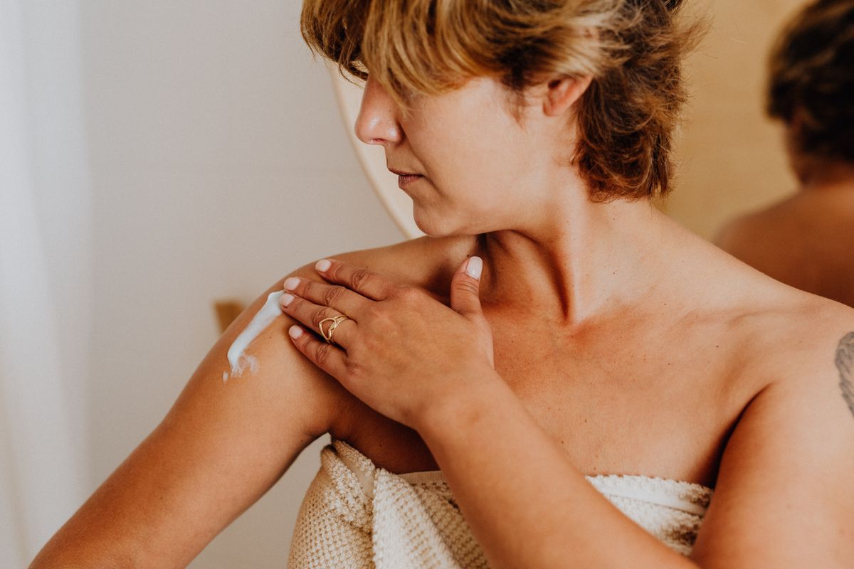 Dark Marks Under Breasts From a Bra: Why They Happen and How to Fade Them